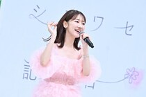 柏木由紀、ソロ初のラゾーナ川崎フリーライブに大興奮！5年ぶりシングル「シアワセ記念日」発売記念イベント開催