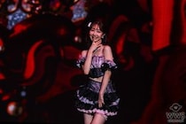【写真特集】元AKB48・柏木由紀、美肌チラ見せ色っぽ衣装で「口移しのチョコレート」を熱唱！＜AKB48 20th Year Live Tour 2025 in 日本武道館＞