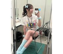 太もも全力披露！鈴木ふみ奈、色白美肌のカジュアル衣装に釘付け！