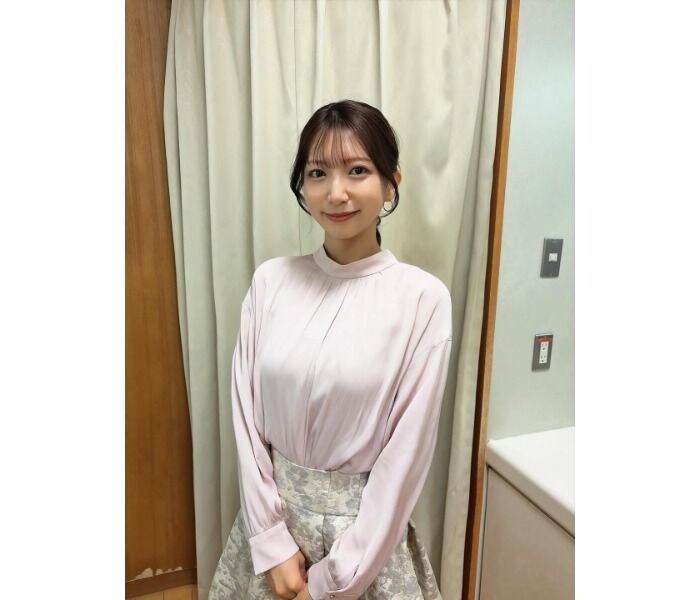 今川菜緒、やわらかフェミニンコーデで多幸感あふれるショットを投稿!!