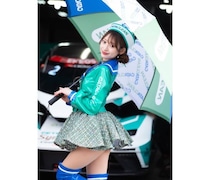 原あゆみ、超ミニ丈コスチュームから美太ももチラ見せ！「めっちゃ可愛い〜」