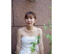 日野麻衣、純白ドレスに身を包み！ホワイトのワントーンコーデで美貌あらわに！