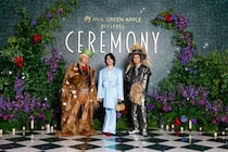 Mrs. GREEN APPLEがファンタジックな衣装でグリーンカーペットに登場！＜Mrs. GREEN APPLE presents『CEREMONY』＞
