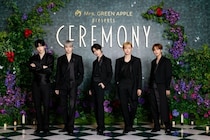 TOMORROW X TOGETHERが洗練された大人の色気漂うモードな衣装でグリーンカーペットに登場！＜Mrs. GREEN APPLE presents『CEREMONY』＞
