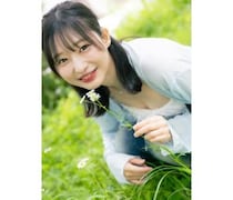 我妻ゆりか「その先を、もっと覗きたくなった？」透明感を引き立てた爽やかなカジュアルファッションを披露