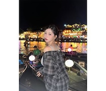 我妻ゆりか、夜のきらめきと相性抜群な横顔披露！