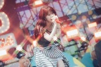 アイナ・ジ・エンド、ごぶごぶフェスで観客を魅了！鬼気迫る歌声と表現力で圧倒