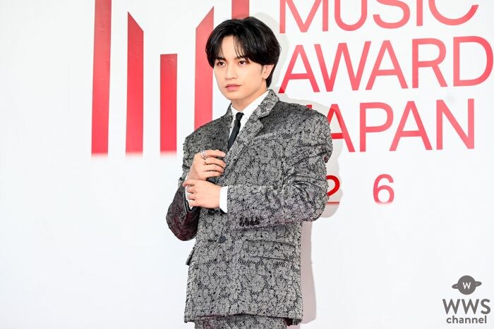 中島健人、セクシーな流し目でレッドカーペットに登場！〈MUSIC AWARDS JAPAN 2026〉