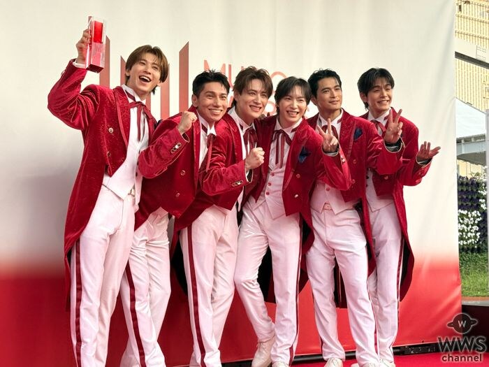 SHOW-WA、紅白カラーのタキシードでレッドカーペットに登場!〈MUSIC AWARDS JAPAN 2026〉