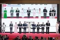 浜辺美波・櫻井海音ら登場！OIMACHI TRACKSがまちびらき、約5,000人が待つ中でにぎわい