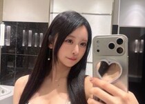 真島なおみ、大人っぽストレートヘア×全開デコルテで大人の色気！