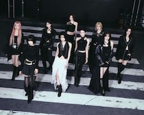 NiziU　初のベストアルバム『Portfolio』の詳細が続々発表！西野カナ新曲「LOVE BEAT(feat. NiziU)」のY2Kカルチャーを彷彿とさせる最新ビジュアルも公開され話題沸騰！！