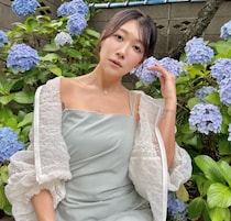 ファン「眼福でしかない」穂川果音、大人セクシー＆かわいい前屈みショットまで投稿！