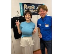 竹中知華、爽やかカラーのニットコーデで元気にピース