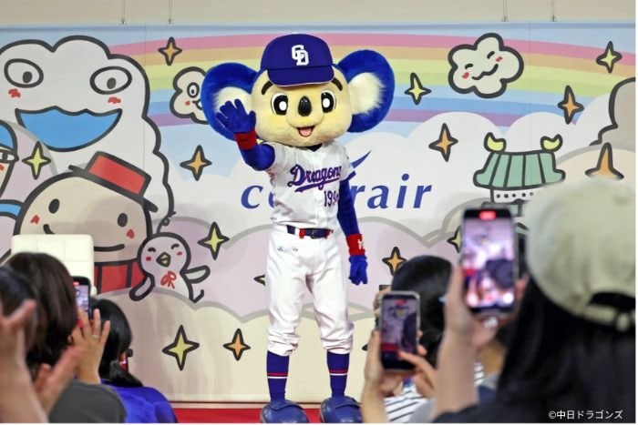 ドアラ、セントレアに登場！球団創設90周年イベントに約1400人が来場