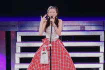 モー娘。牧野真莉愛が日本武道館で卒業、約1万人が門出を見届ける