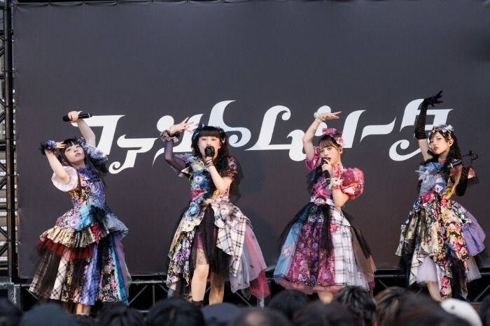 ファントムシータ、約1,000人のファンを前に『ホラークイーン』発売記念イベント開催!Adoからのサプライズ発表も!