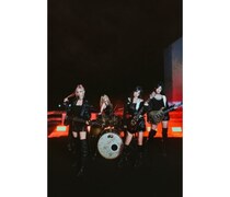 韓国発4人組ガールズバンドQWER、フジテレビアニメ「盗掘王」オープニングテーマ「SHOW DOWN」でワーナーミュージック・ジャパンより日本デビュー！7月8日（水）配信リリース決定！