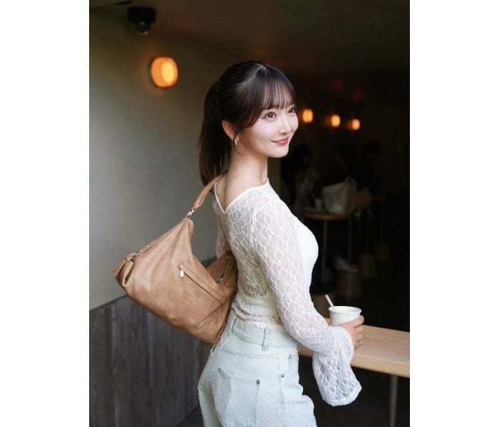 宮本李菜、タイトなホワイトコーデで透明感！「コーデ凄く似合ってて素敵です」