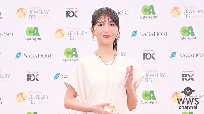 【動画】浜辺美波、日本ジュエリーベストドレッサー賞20代部門受賞で思いを語る「6〜7年ぶりにまた素晴らしい賞をいただけて本当に嬉しいです!」