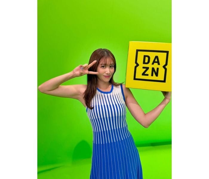 中川安奈、爽やかなグラデーションワンピースで美スタイル披露「青ストライプお似合いです」