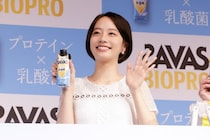 池端杏慈、ザバス新商品発表会に登壇！ハリウッドザコシショウとキンタロー。がコラボネタ披露