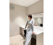 篠田麻里子、立体感あるグレーコーデでスーパースタイルあらわに！