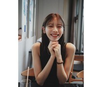 貴島 明日香、洗練されたコーディネートでランチ満喫