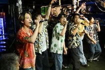 SixTONES、ムロツヨシ企画の沖縄ツアーで大騒ぎ！MONGOL800登場で全員大合唱