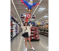 中川安奈、ミニ丈のカジュアルコーデで弾丸ヒューストン旅満喫！