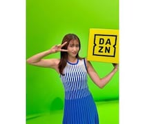 中川安奈、爽やかなグラデーションワンピースで美スタイル披露「青ストライプお似合いです」