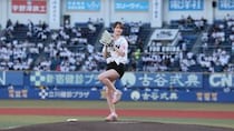 千葉マリンスタジアム、ファーストピッチに新谷姫加が登板！