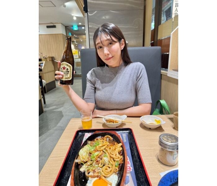 「なんでそんなに可愛いの」穂川果音、ニット着こなし資さんうどんに大感動!