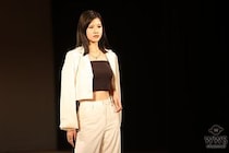 福岡美女・亀田音羽さん、クールなセットアップ＆へそ出しコーデで登場！＜FACE of ASIA 2025＞