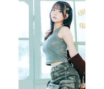 奥ゆい、美くびれチラ見せ！魅惑的な横からのアングルショット！