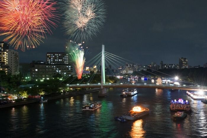 天神祭、約3000発の奉納花火を7月25日に打ち上げ!船上観覧席など発売中