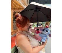 工藤 唯、清楚な白ワンピ×お団子ヘアでキュートさ満点！！