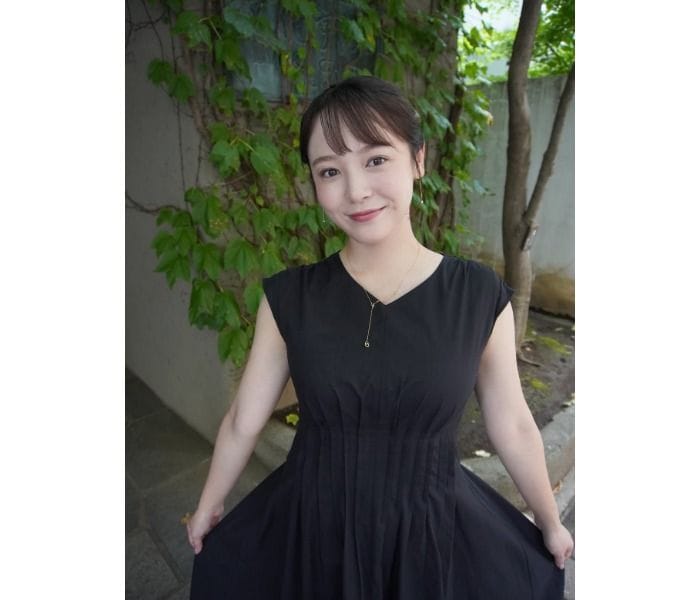 森 千晴、爽やかなアップヘア＆ノースリーブシンプルファッション！！