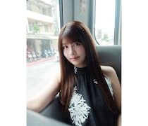 ちとせ よしの、ホルターネックドレスで大人の美しさ！