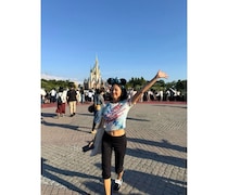 鈴本美愉、キュートなカチューシャ姿でディズニーを満喫！元欅坂46の同期・齋藤冬優花と仲良し2ショットも