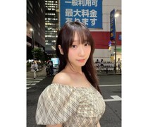 伊織もえ「結婚したい」「可愛い」ファン絶賛のオフショルコーデを披露