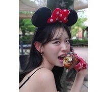 大瀧沙羅、黒のキャミソールワンピースをさらりと着こなし笑顔のショット！