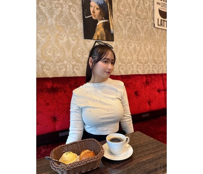 池田メルダ、上品なカフェコーデを披露!ファン「ばりかわいいばい」