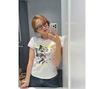 森香澄、金髪×メガネで雰囲気ガラリ！ラフなTシャツ姿に「眼鏡は反則」「なんちゅうかわいさ」の声