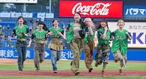ME:I、神宮球場で新曲「花咲く道」をフルサイズ初披露！MOMONAが人生初のファーストピッチ