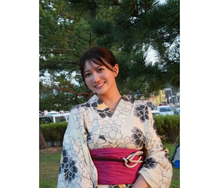 星玲奈、浴衣姿で夏祭りグルメを堪能！祖母の地元で花火大会を満喫