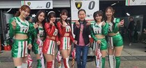 ドクタープチ医院 江南店・ヤン理事、SUPER GT最終戦を視察。レースアンバサダー・上運天美聖と朝比奈果歩との2ショットも披露！