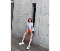 藤澤響花、カジュアルコーデから健康的美脚をスラリ！