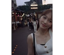 川栄李奈、ホワイトのノースリーブトップスにデニムを合わせた完璧コーデ披露