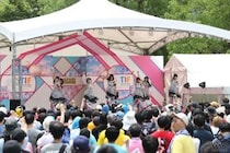 【写真特集】AsIs、シルバー×ブラックのフリル衣装で登場！圧巻のパフォーマンスでTIFを盛り上げる！！＜TOKYO IDOL FESTIVAL 2026＞
